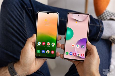 Do the Samsung Galaxy A33 and A53 have a .